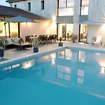 Ome Sweet Bed & Breakfast 4*