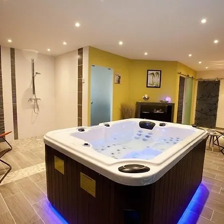 Ome Sweet Couette-café 4*